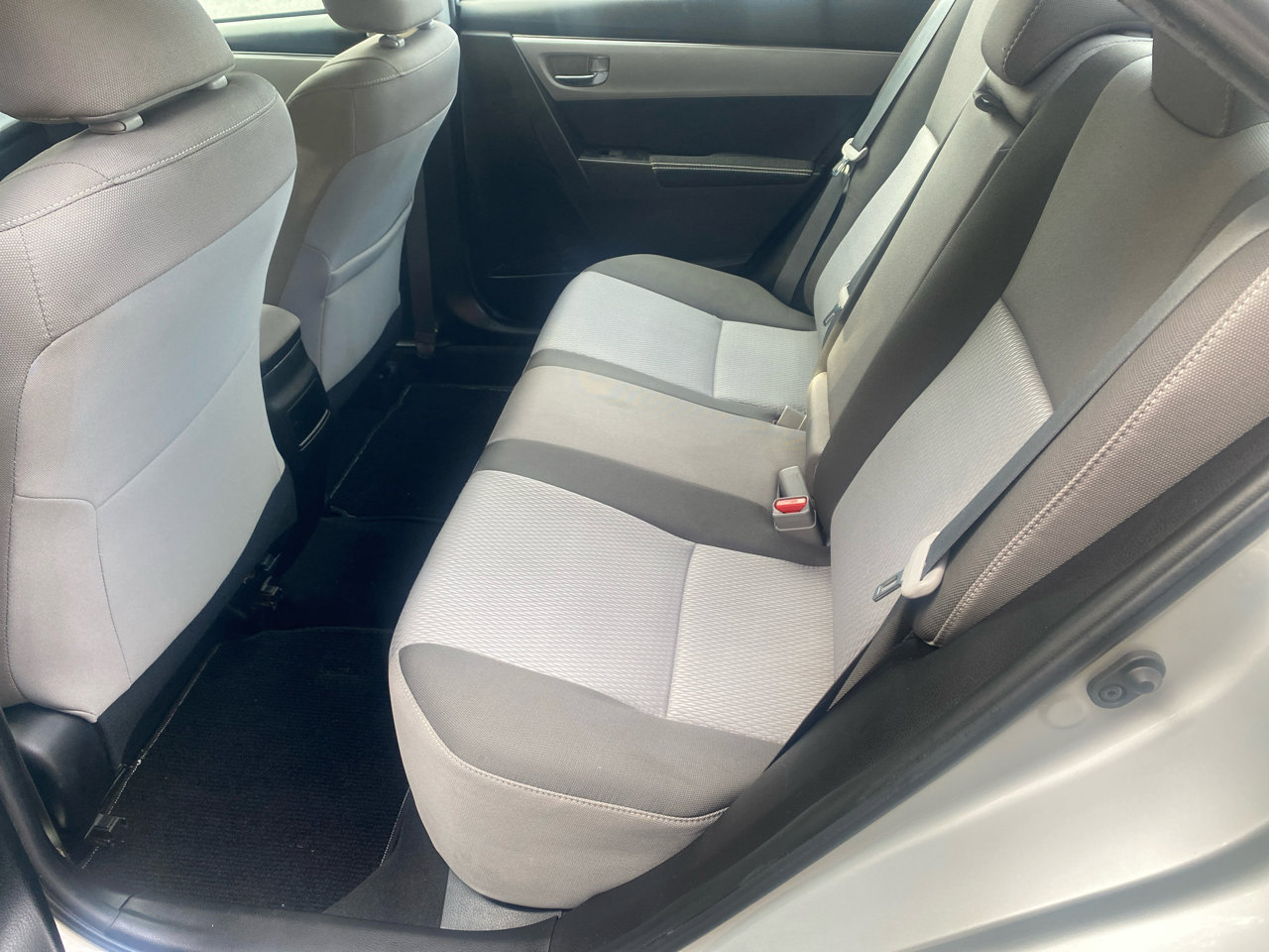 Used 2018 Toyota Corolla LE image 9