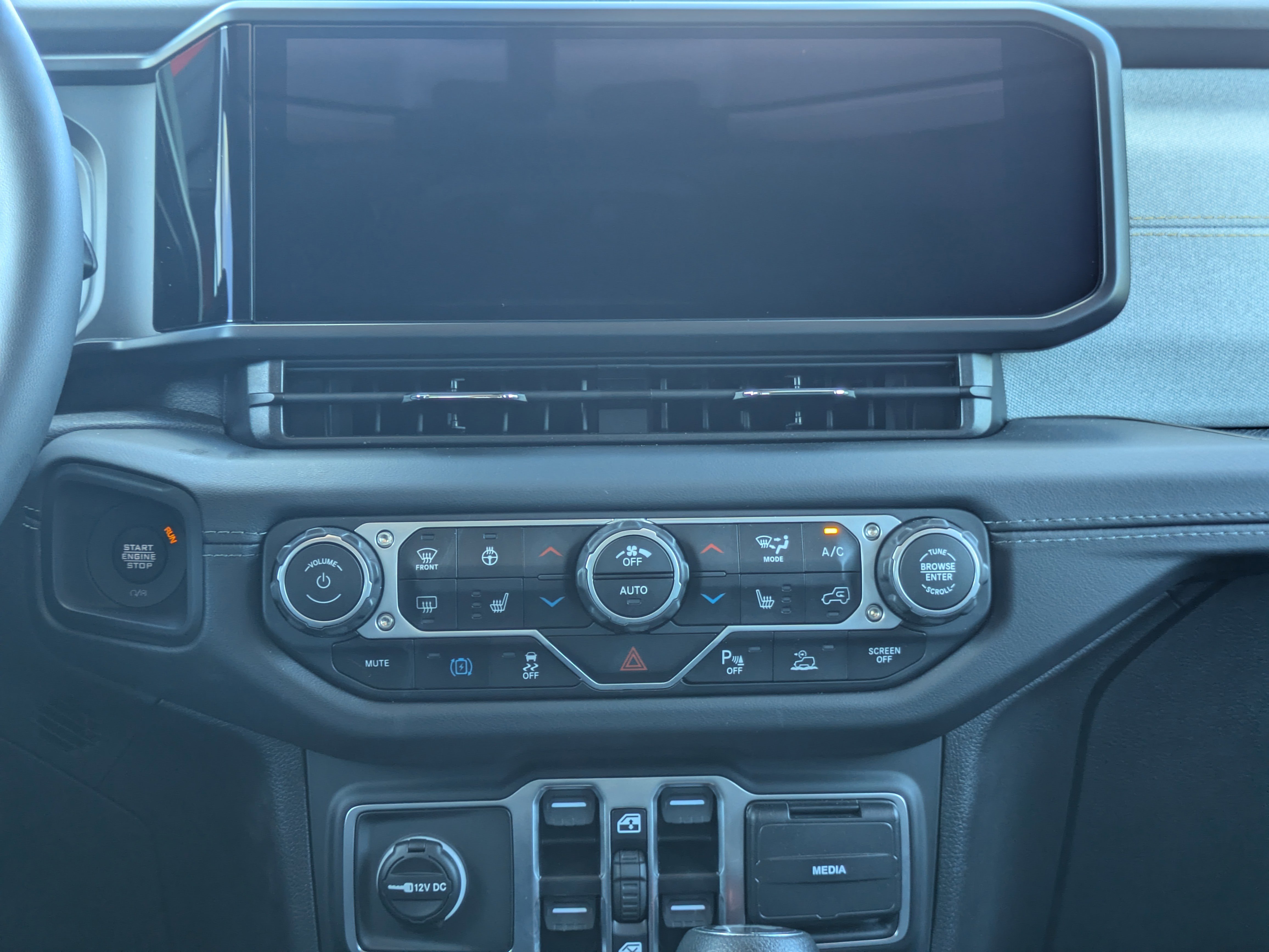 Used 2025 Jeep Wrangler Sahara w/ Safety Group image 5