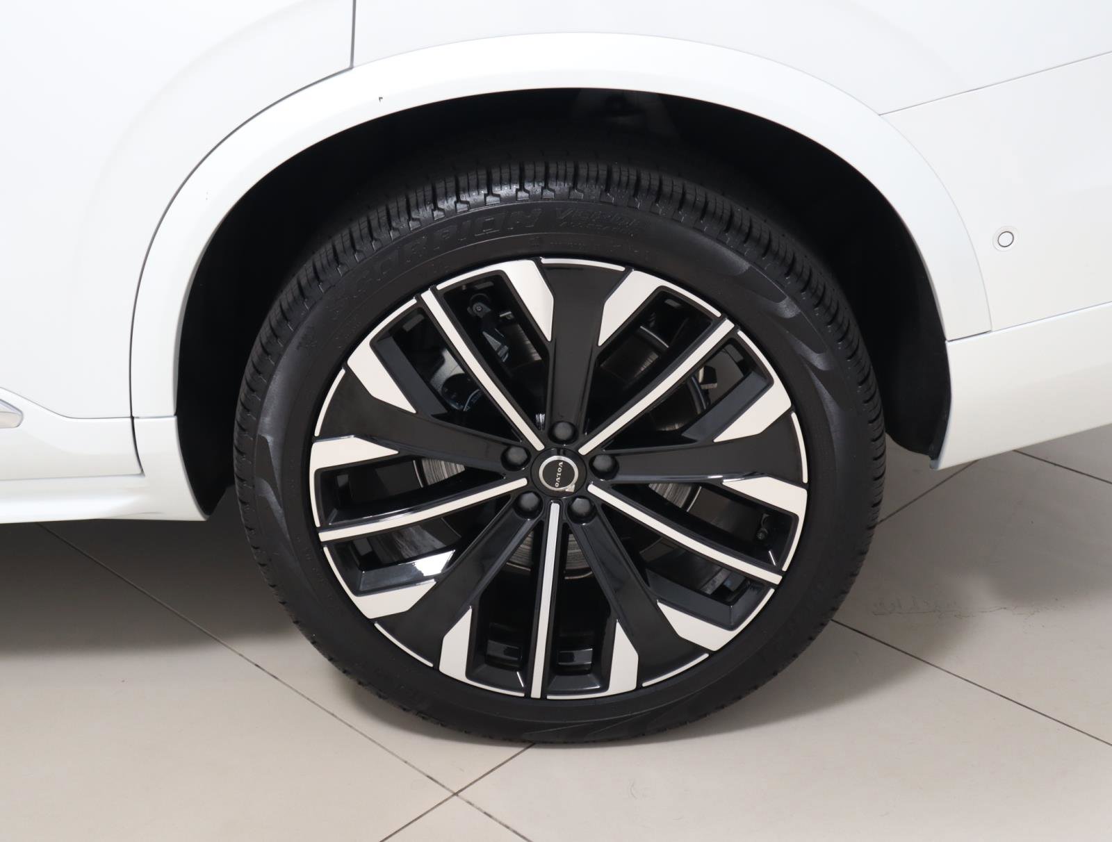 Used 2025 Volvo XC90 T8 Ultra w/ Protection Package Premier AWD/4WD image 7