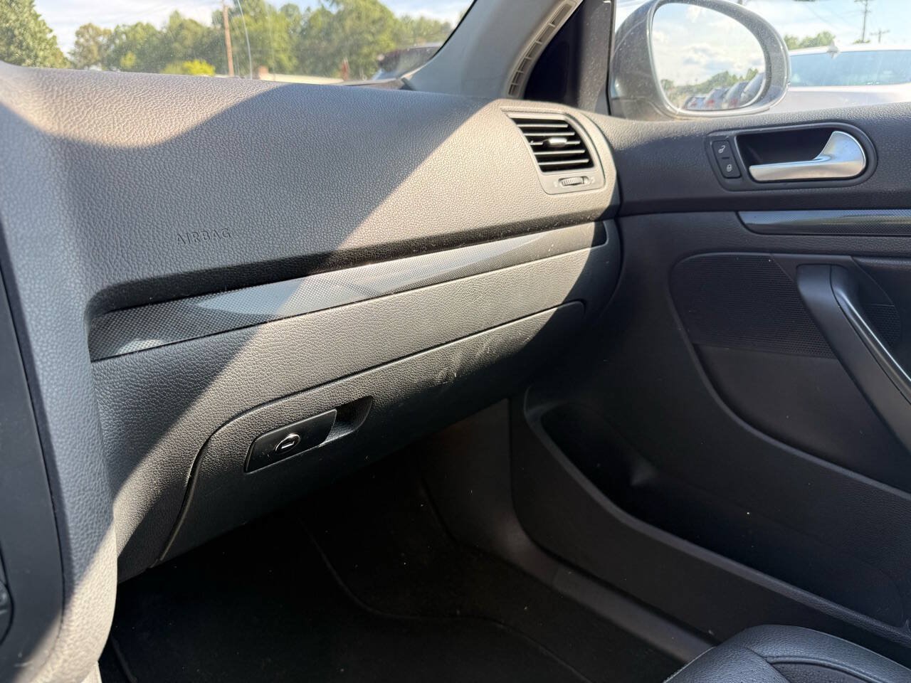 Used 2010 Volkswagen Jetta SE FWD image 22