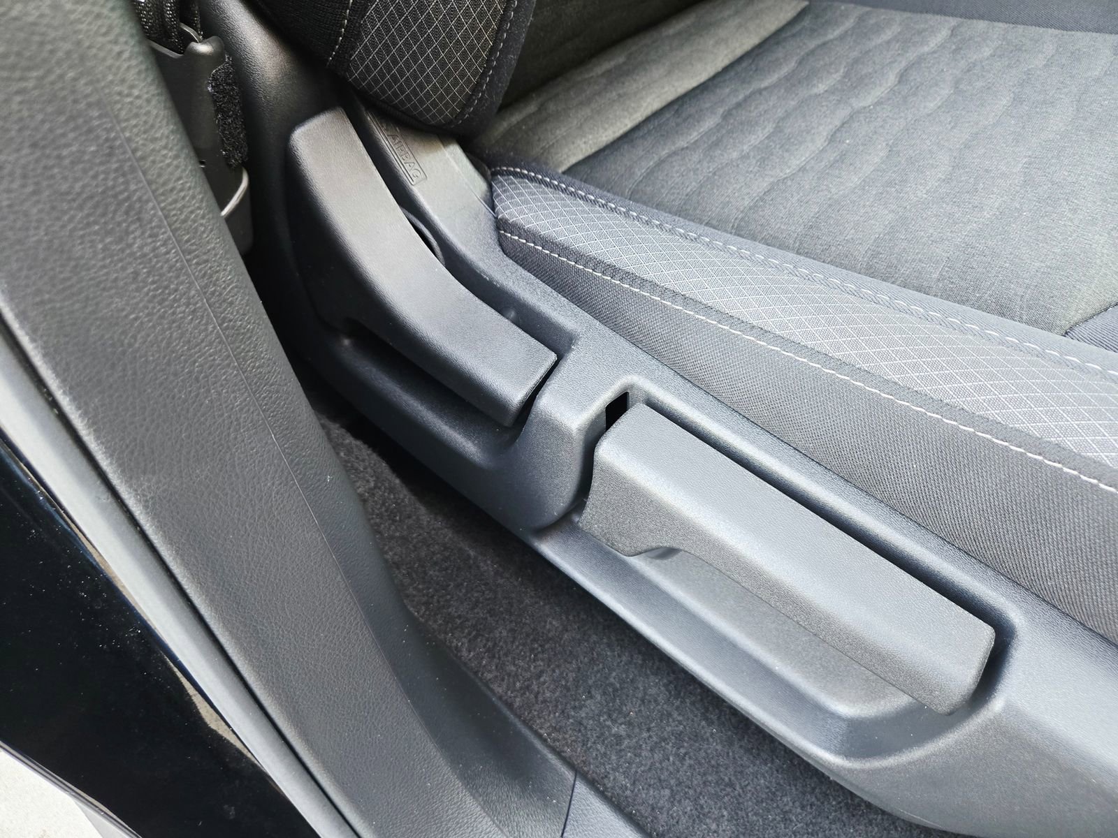 Used 2025 Nissan Pathfinder S image 24