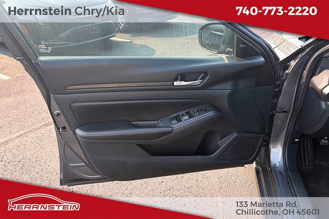 Used 2024 Nissan Altima 2.5 SV FWD image 7