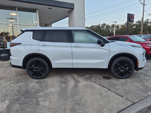 New 2026 Mitsubishi Outlander LE FWD image 2