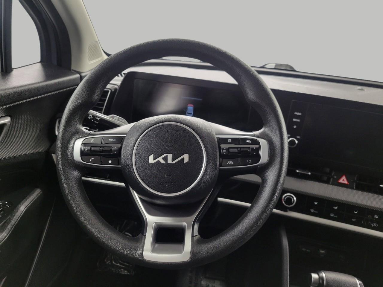 Used 2025 Kia Sportage LX image 6
