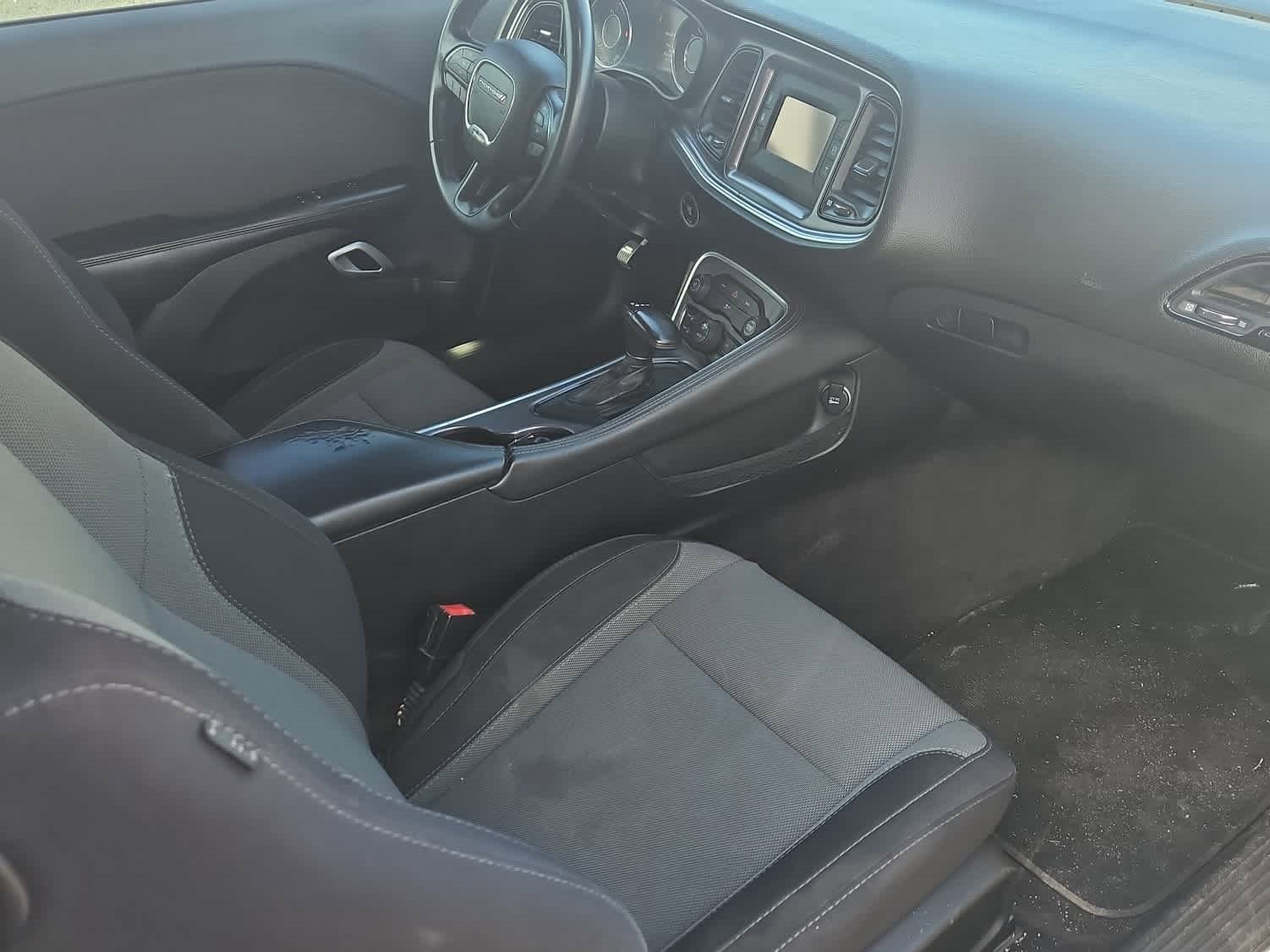 Used 2015 Dodge Challenger SXT image 12