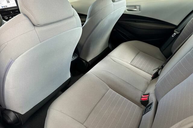 Used 2023 Toyota Corolla SE w/ Carpet Mat Package (TMS) FWD image 12