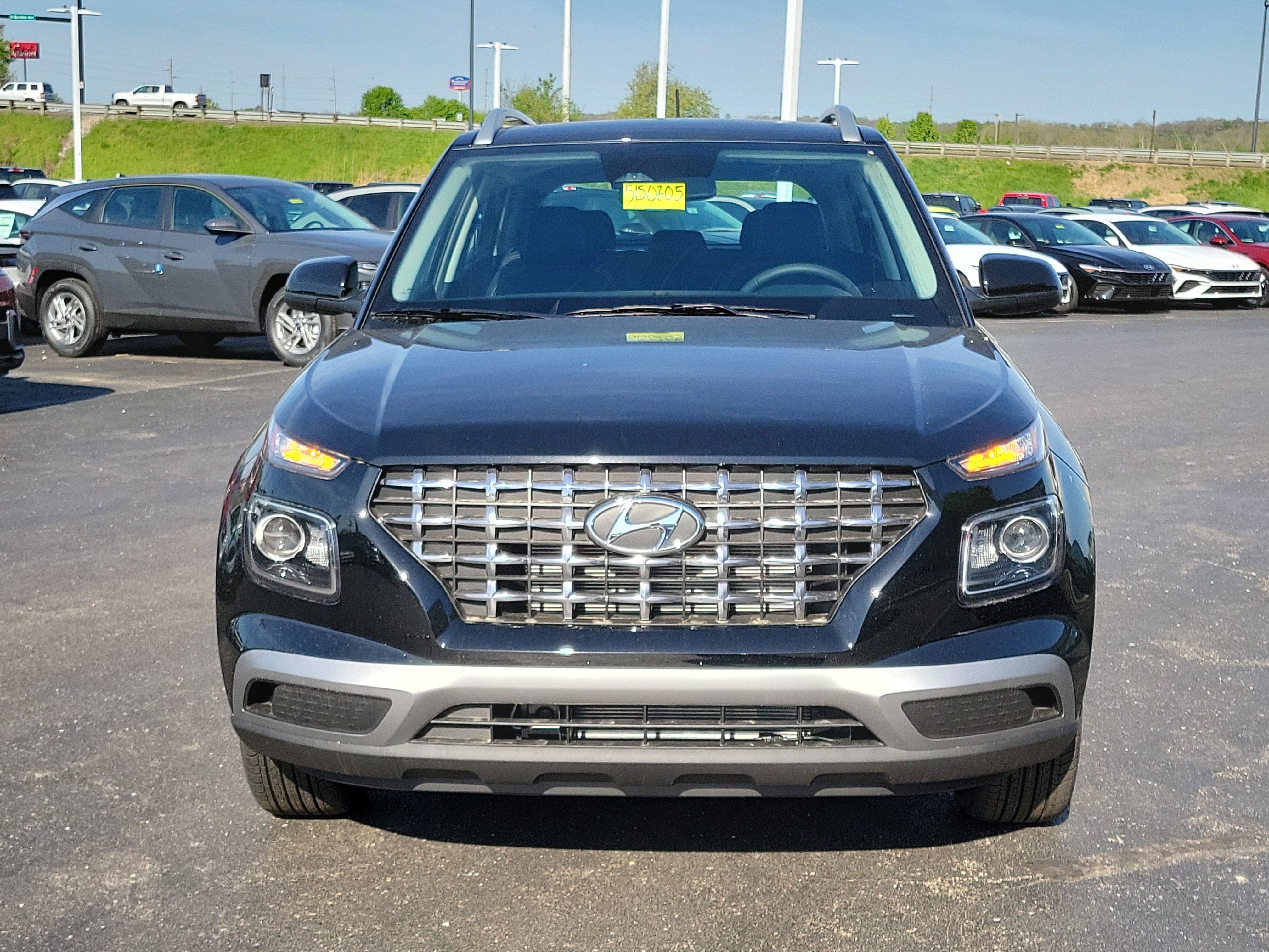 New 2026 Hyundai Venue SEL FWD image 2