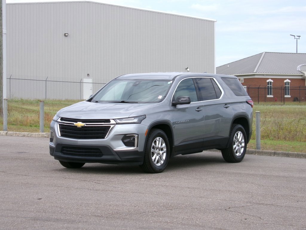 Used 2023 Chevrolet Traverse LS image 10