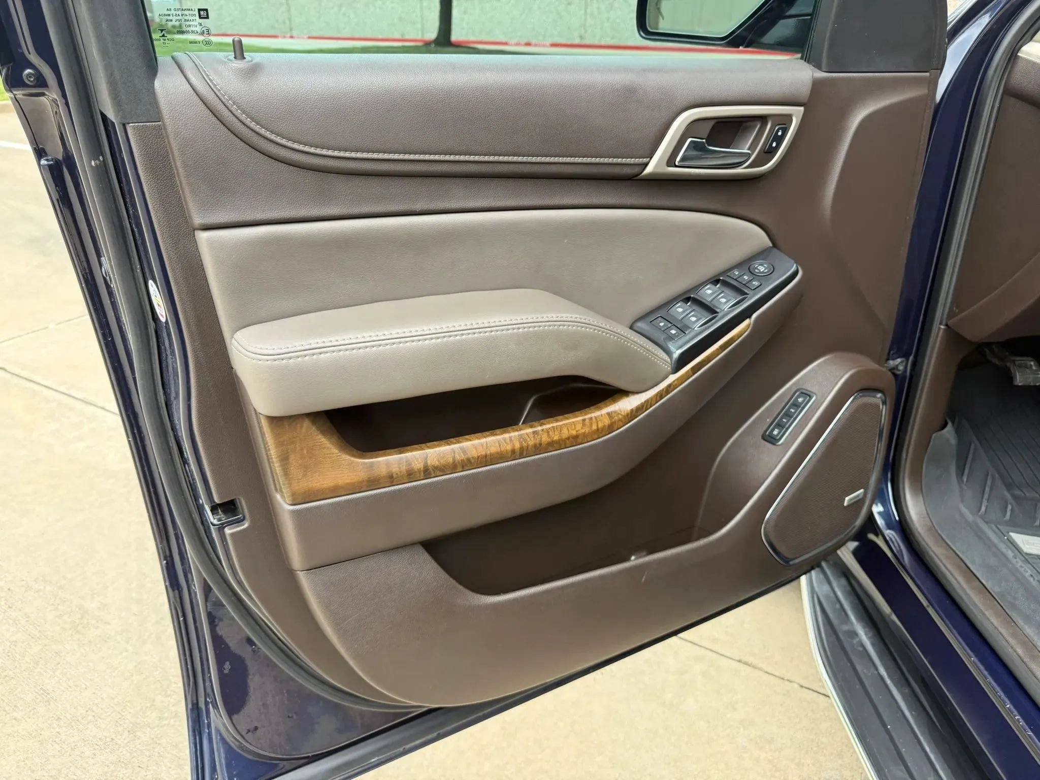 Used 2018 GMC Yukon Denali w/ Enhanced Security Package RWD image 9