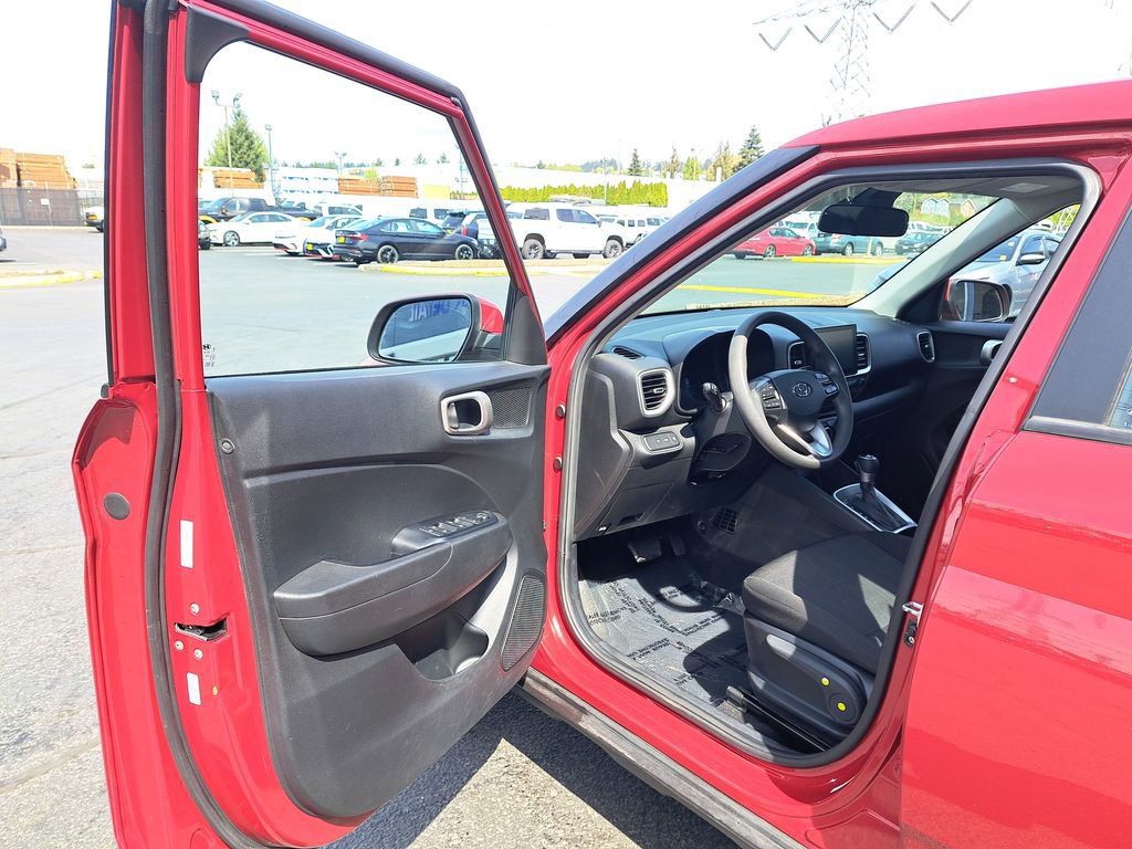 Used 2022 Hyundai Venue SE w/ Cargo Package FWD image 10