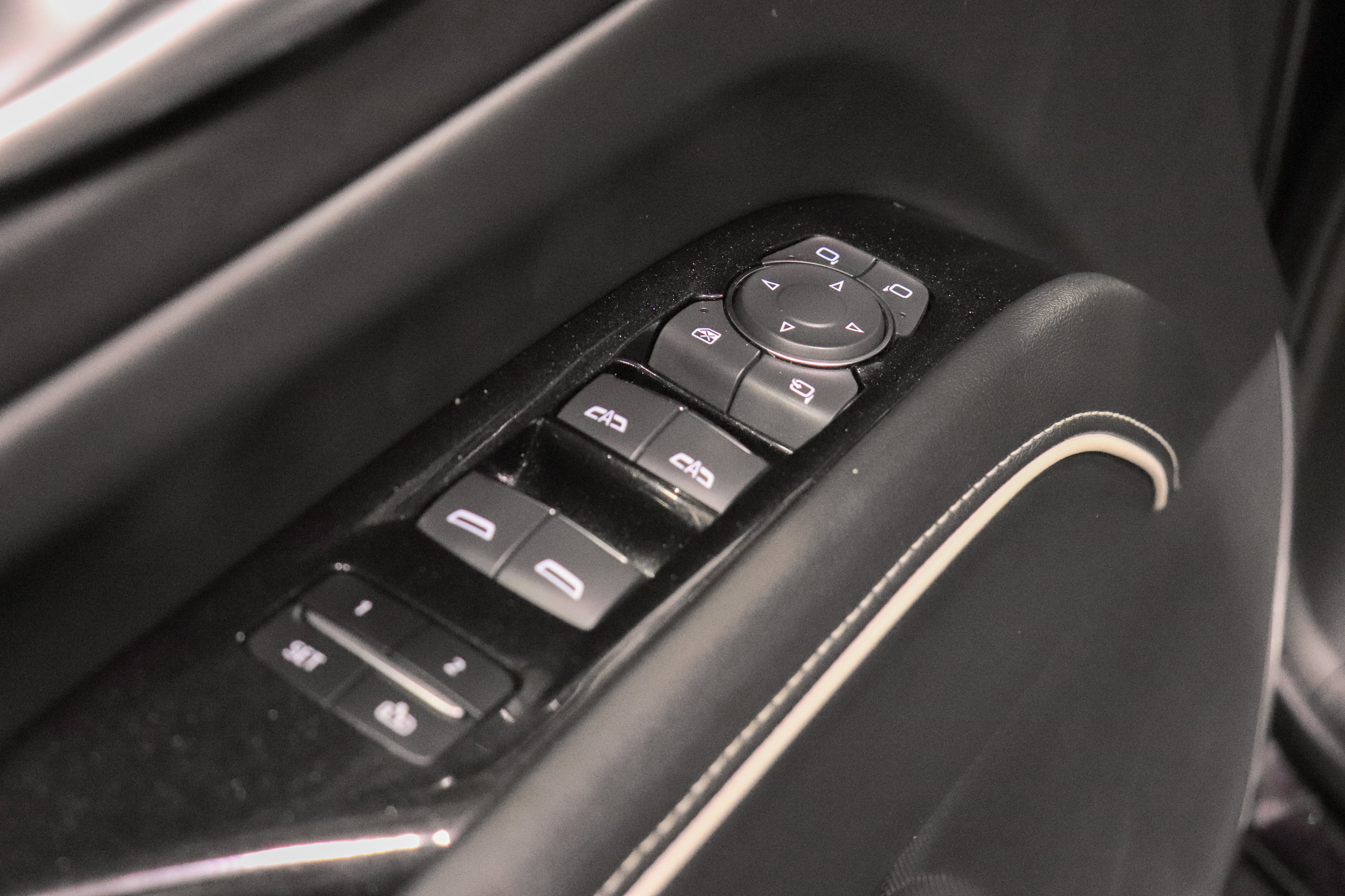 Used 2023 Cadillac Escalade ESV Premium Luxury AWD/4WD image 12