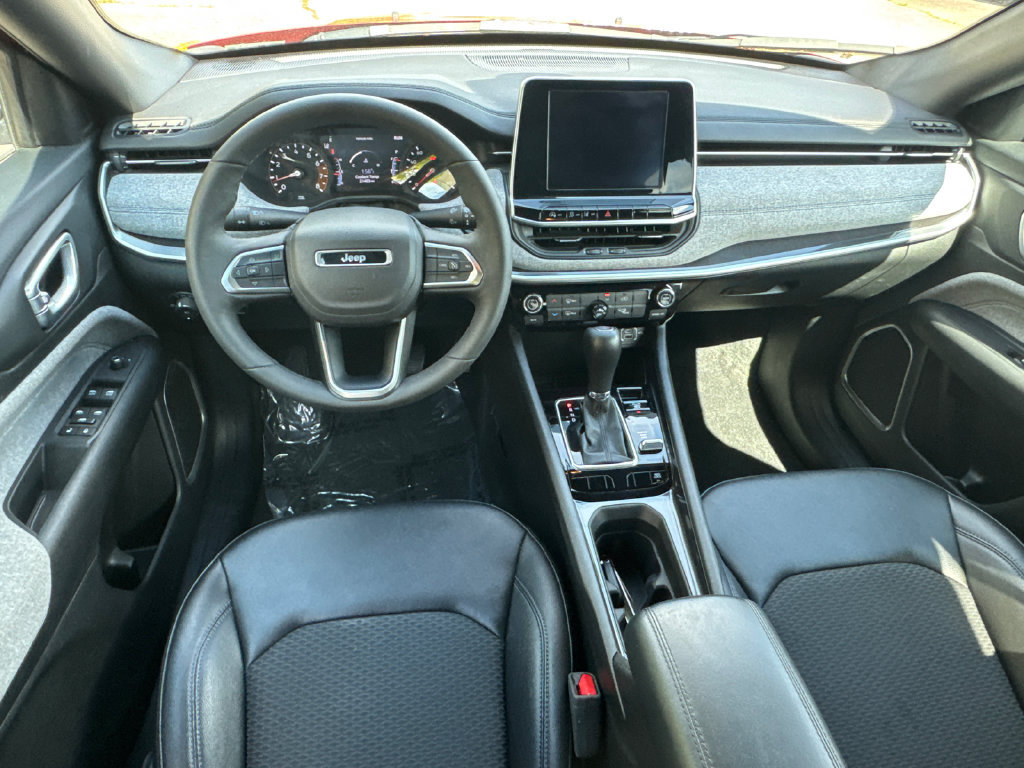 Used 2025 Jeep Compass Latitude AWD/4WD image 22