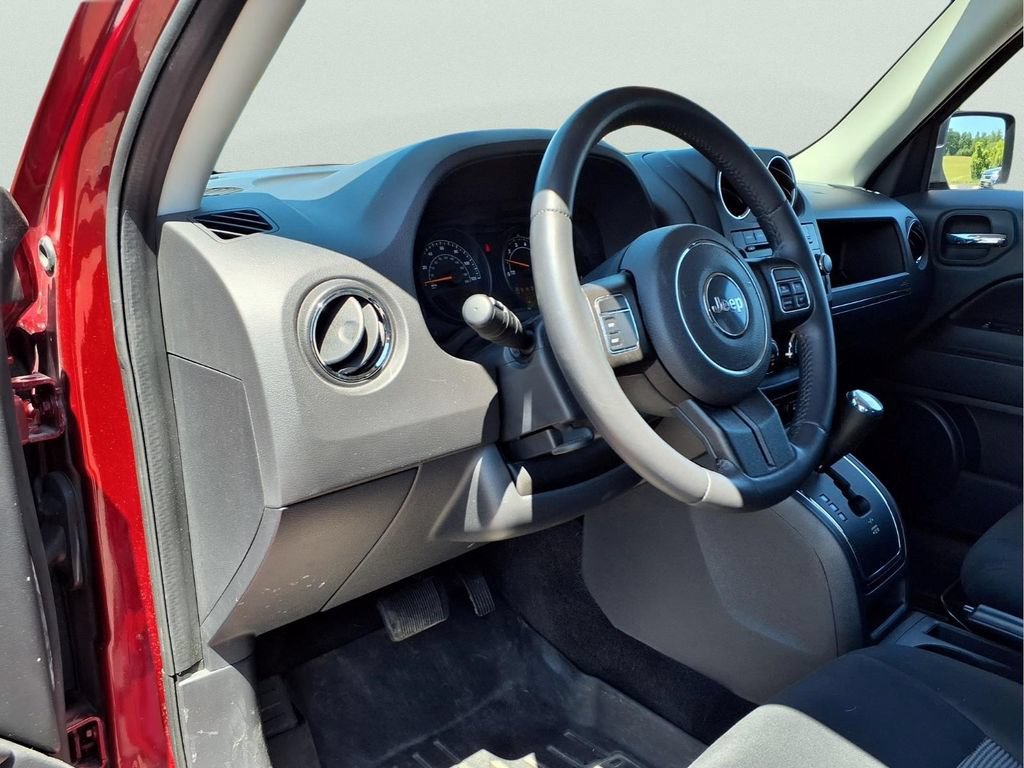 Used 2015 Jeep Patriot Latitude AWD/4WD image 10