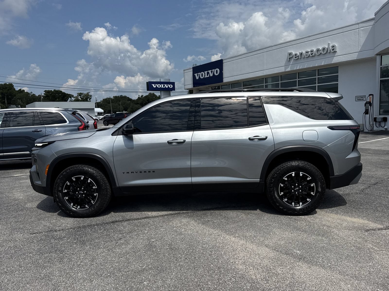 Used 2026 Chevrolet Traverse Z71 w/ Enhanced Driving Package AWD/4WD image 2