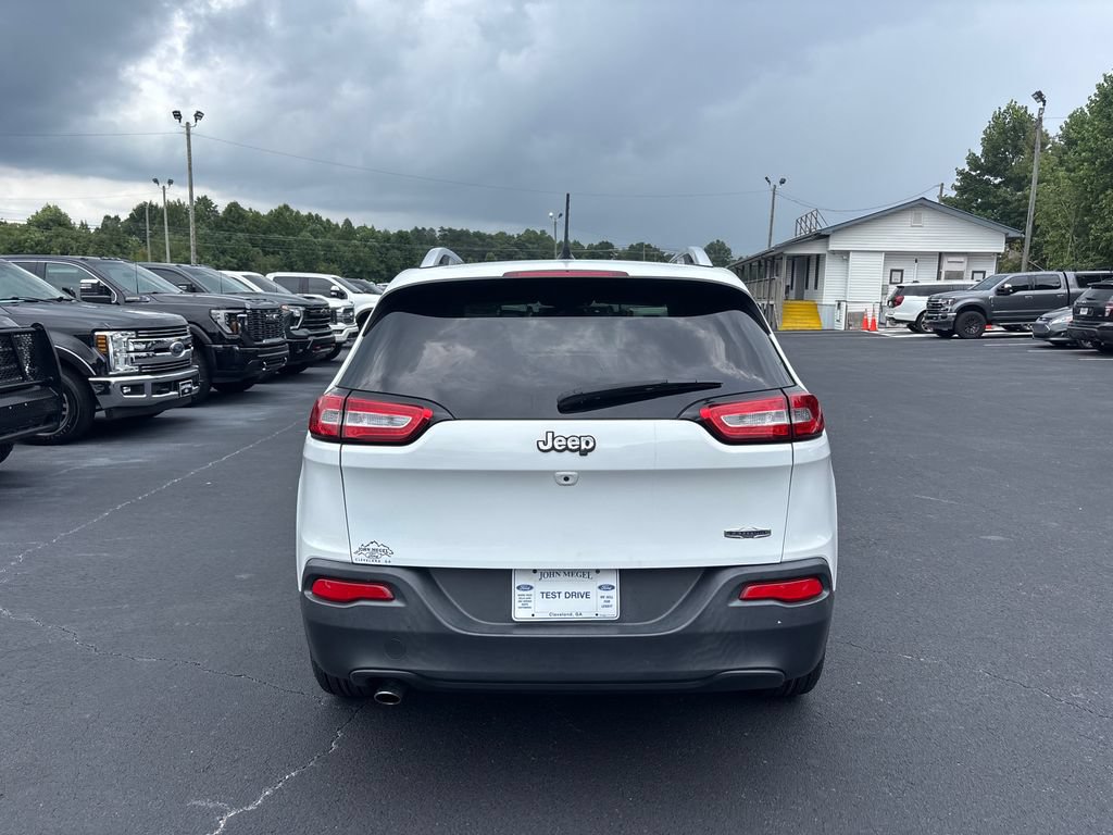 Used 2016 Jeep Cherokee Latitude FWD image 6