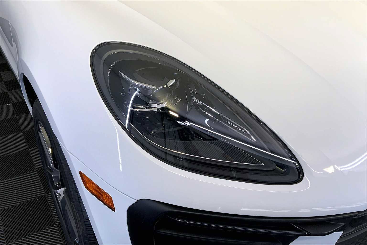 New 2026 Porsche Macan image 12
