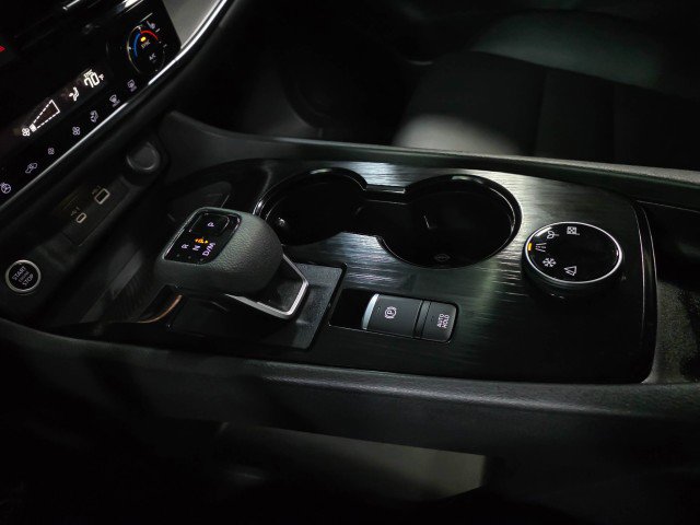 Used 2022 Nissan Rogue SV w/ SV Premium Package image 26