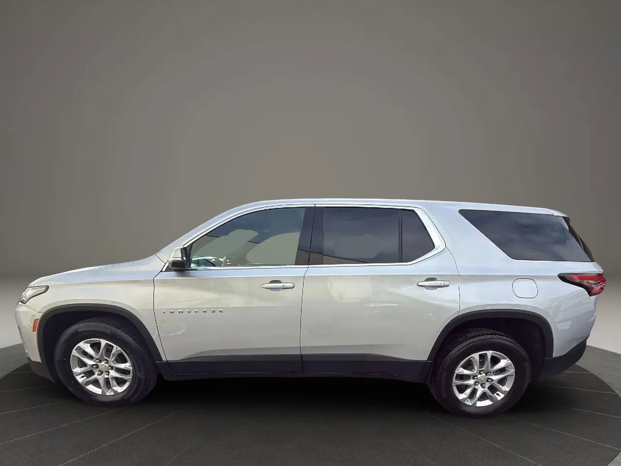 Used 2022 Chevrolet Traverse LS AWD/4WD image 8