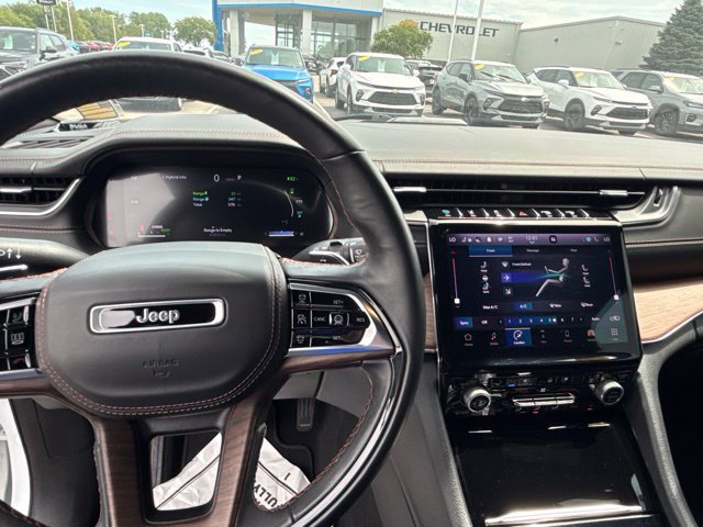 Used 2022 Jeep Grand Cherokee Summit w/ Luxury Tech Group V AWD/4WD image 21