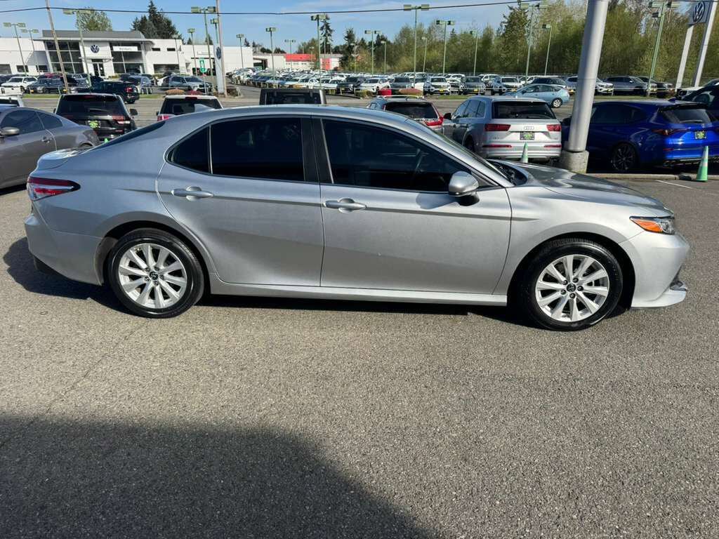 Used 2019 Toyota Camry LE FWD image 5