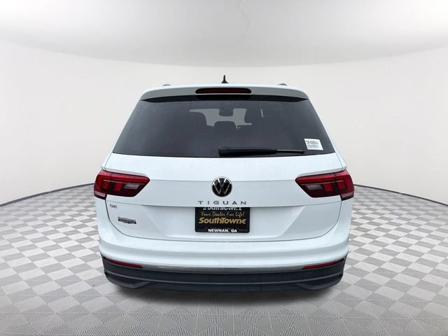 Used 2022 Volkswagen Tiguan SE w/ Panoramic Sunroof Package FWD image 6