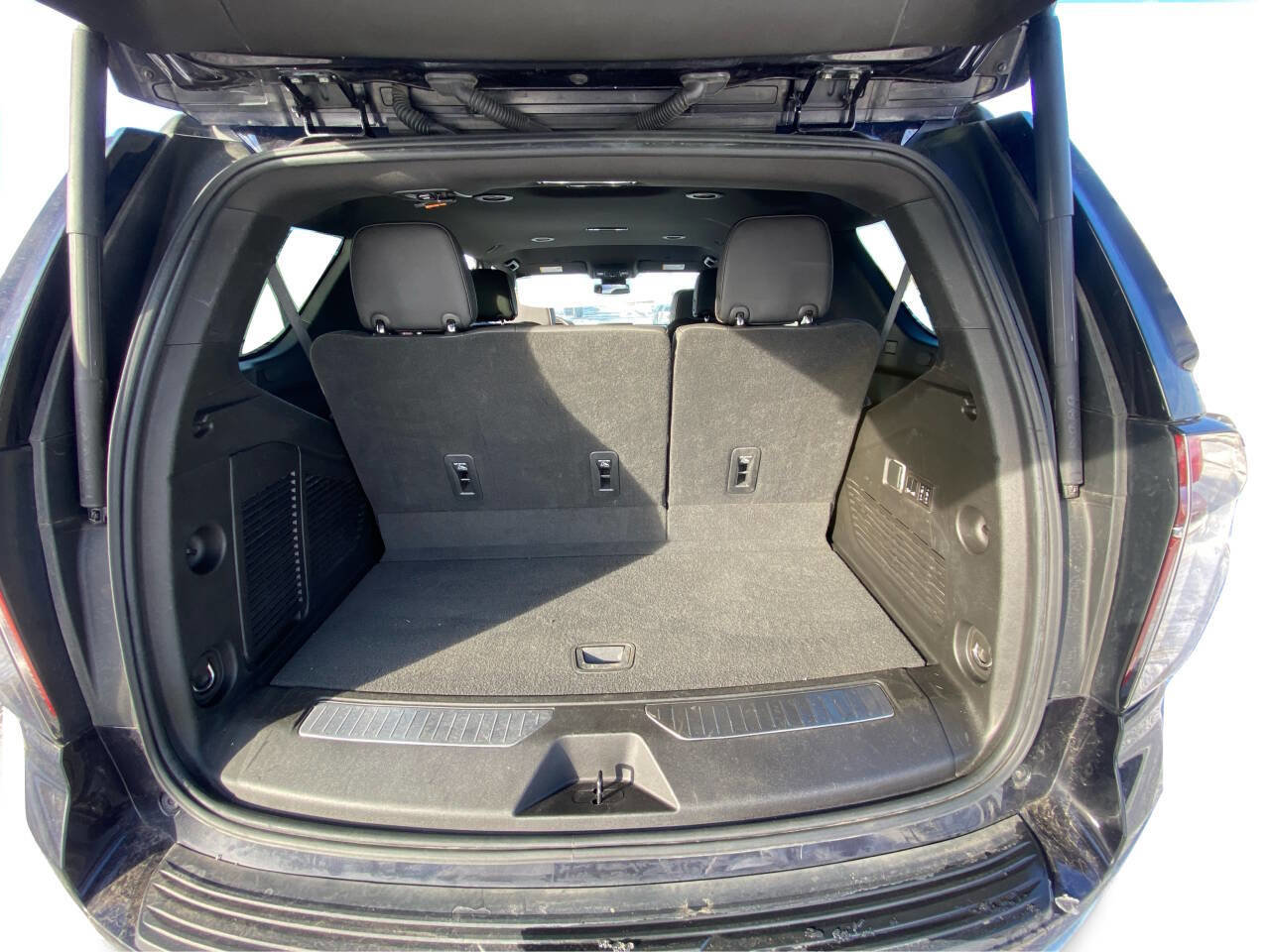 Used 2023 Chevrolet Tahoe Premier image 11