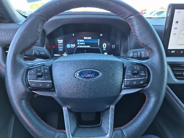 Used 2025 Ford Explorer ST-Line w/ ST-Line Street Pack AWD/4WD image 12
