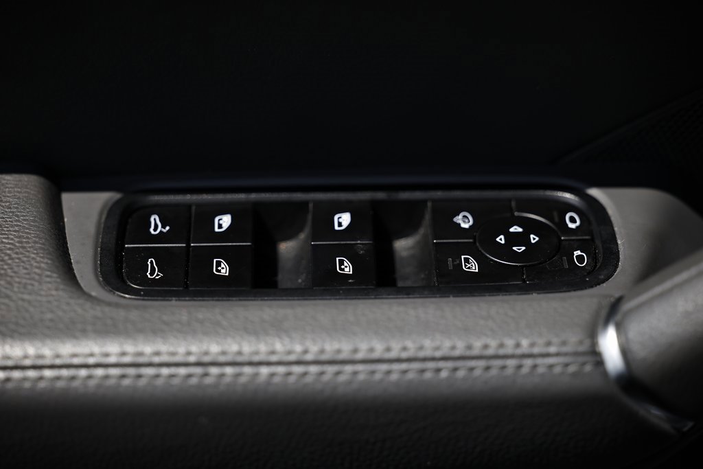 Used 2022 Porsche Cayenne Platinum Edition image 19