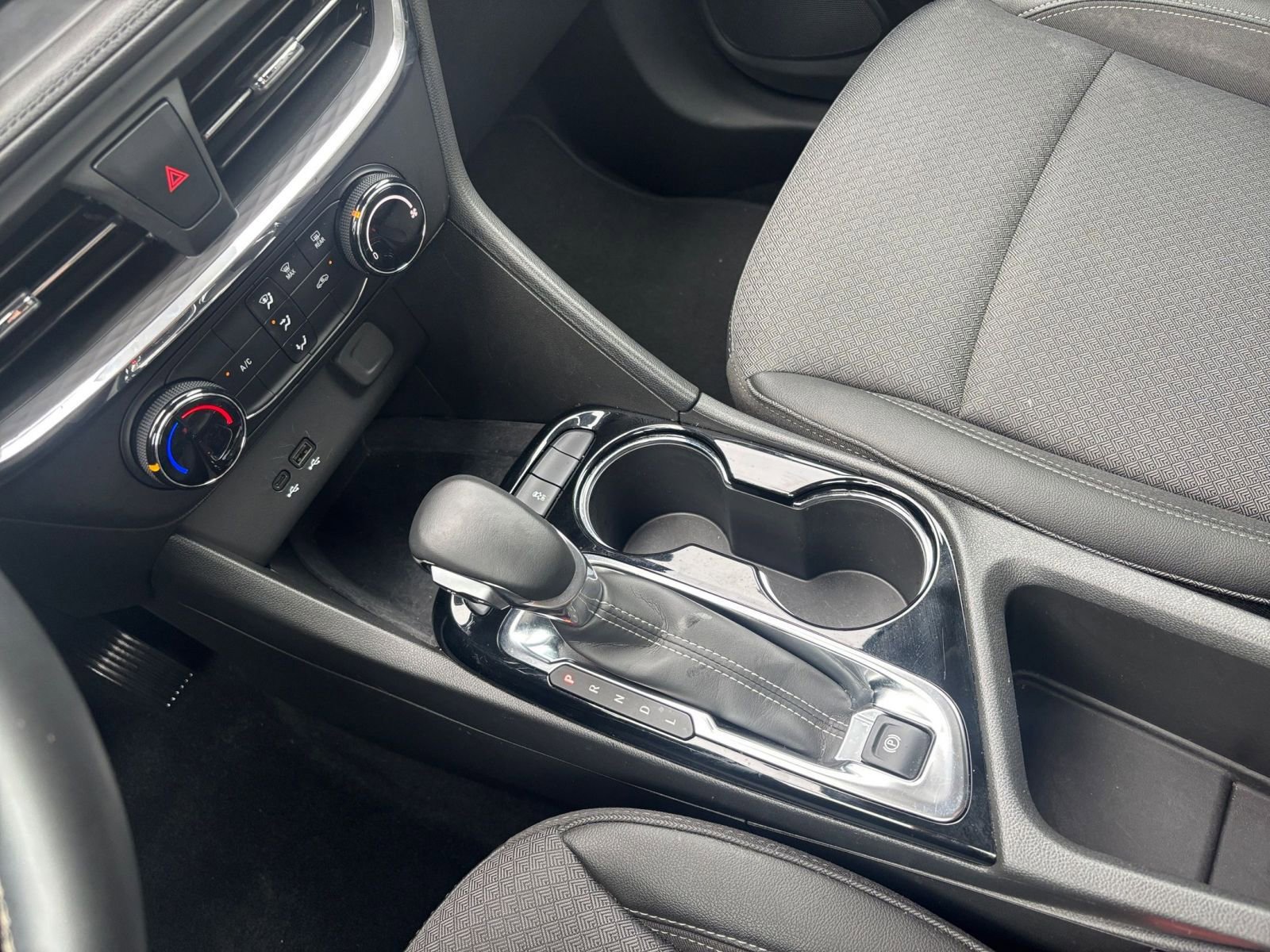 Used 2025 Buick Encore GX Preferred FWD image 40