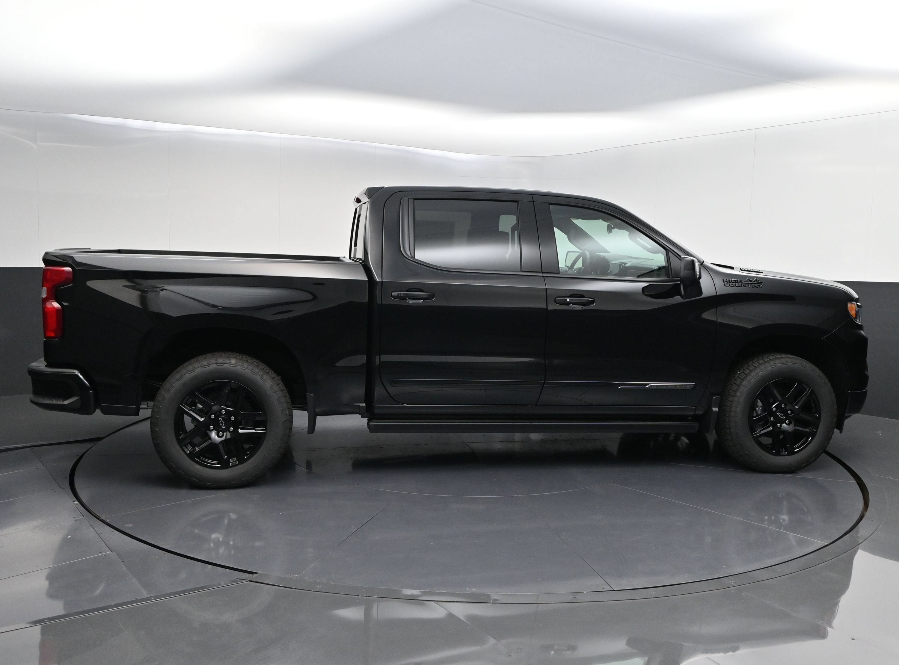 New 2026 Chevrolet Silverado 1500 High Country w/ Midnight Edition AWD/4WD image 9