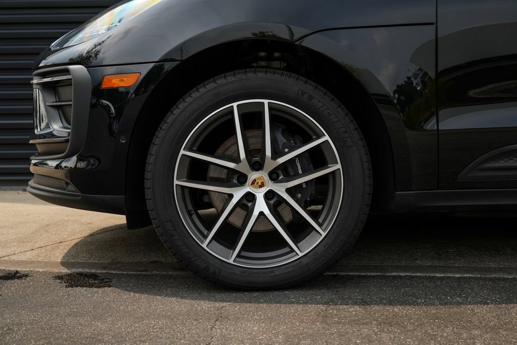 Certified 2026 Porsche Macan AWD/4WD image 11