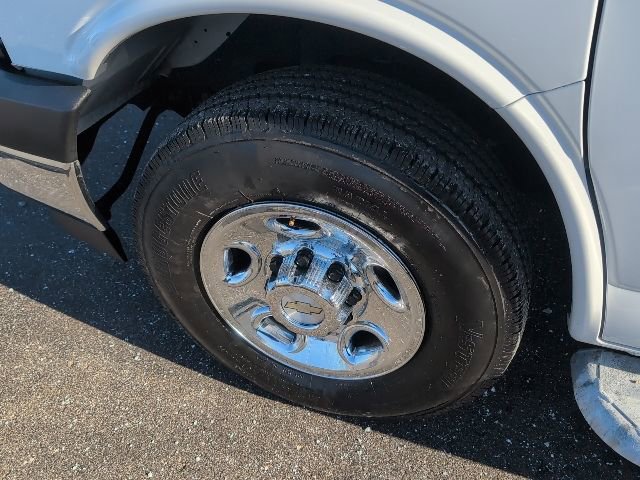 Used 2024 Chevrolet Express 2500 w/ Driver Convenience Package image 15