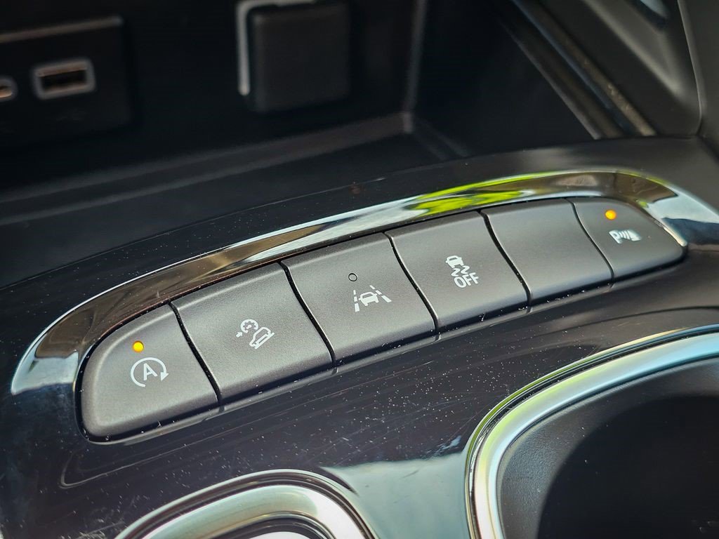 Certified 2023 Buick Envision Essence AWD/4WD image 26