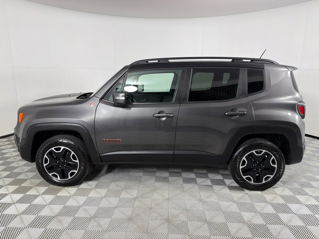 Used 2017 Jeep Renegade Trailhawk image 8