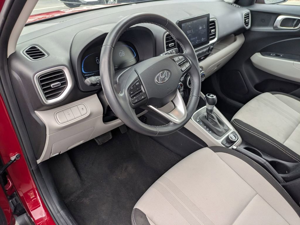 Used 2025 Hyundai Venue SEL FWD image 15