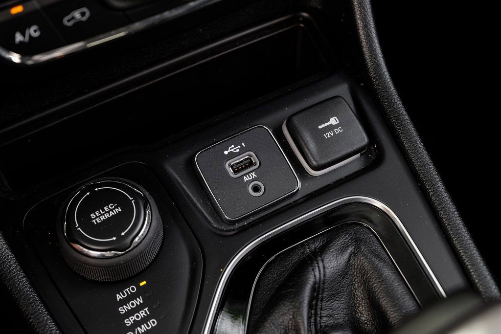 Used 2022 Jeep Cherokee Limited w/ Elite Package image 37