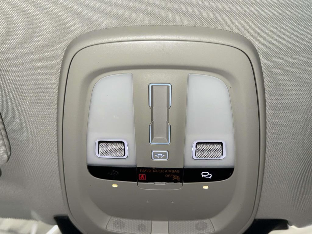 Used 2024 Volvo XC90 B6 Plus image 26