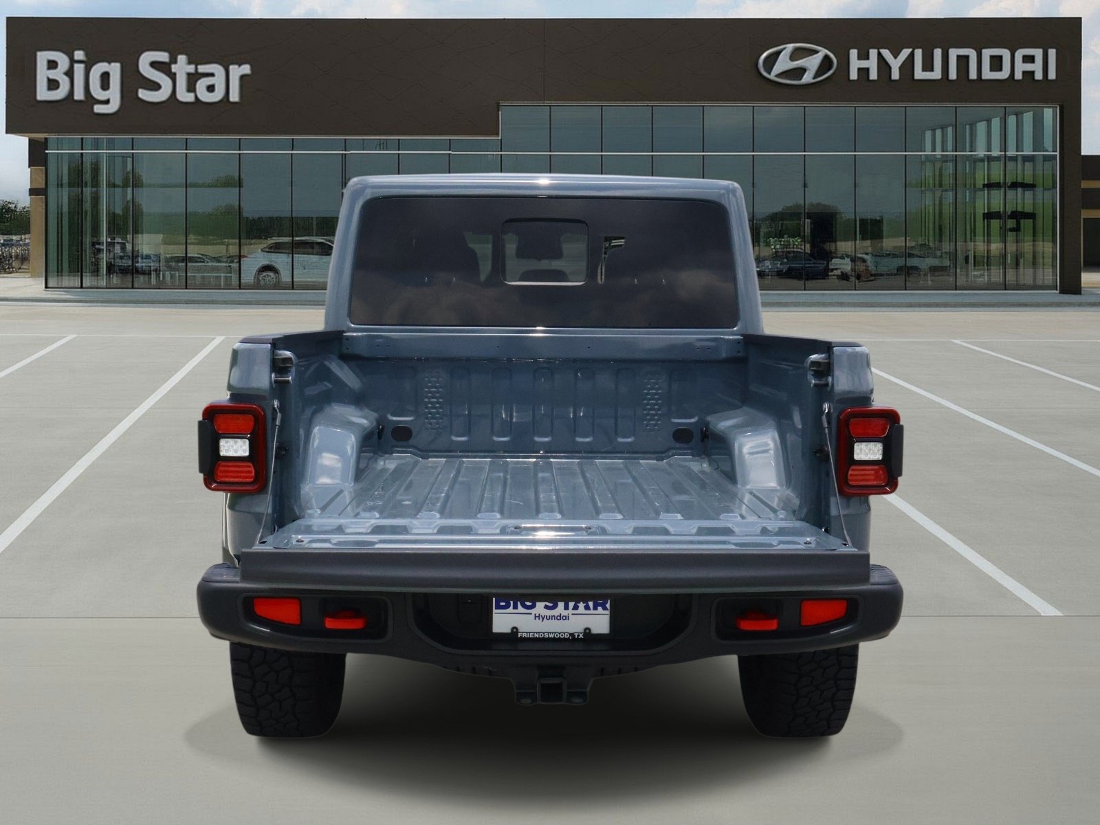 Used 2025 Jeep Gladiator Rubicon w/ Convenience Group AWD/4WD image 8