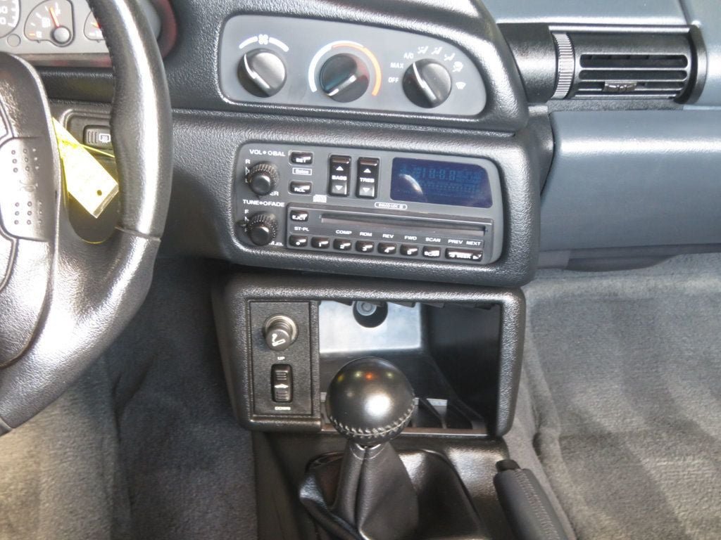 Used 1995 Chevrolet Camaro Z28 RWD image 29