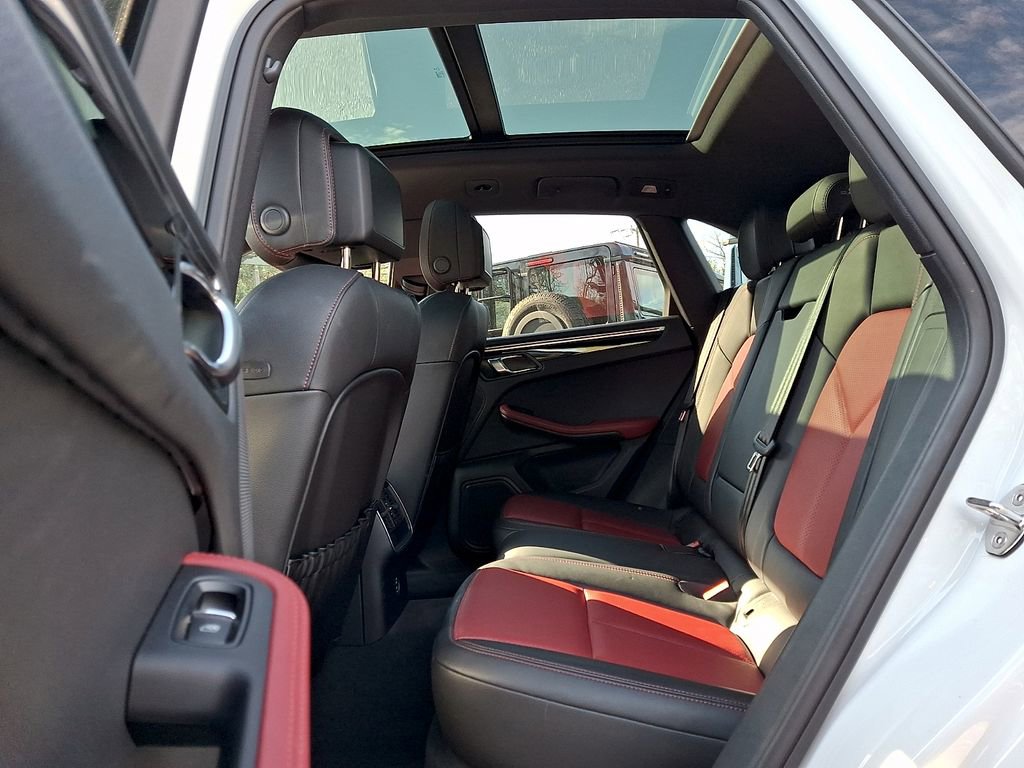 Used 2023 Porsche Macan S image 10