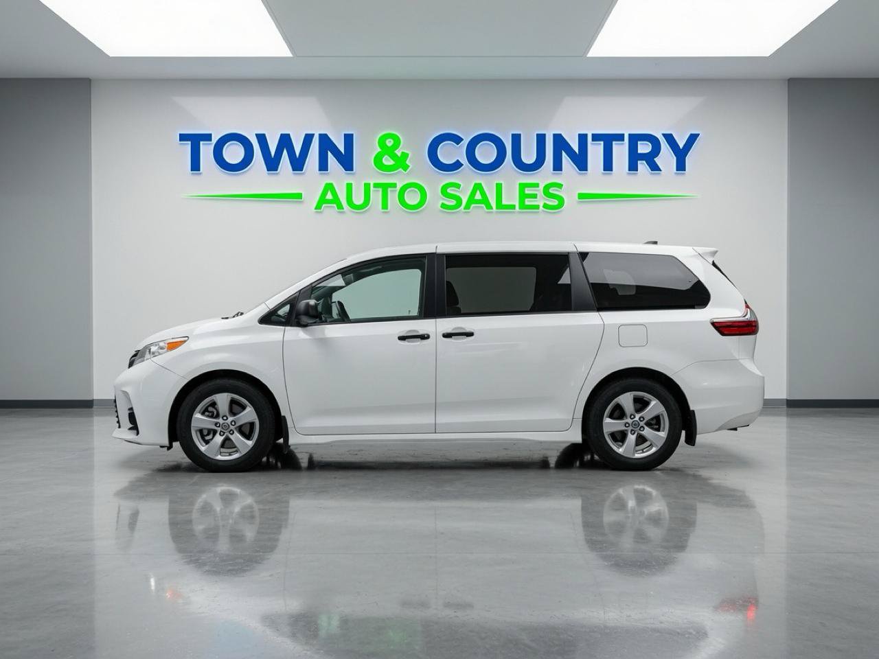 Used 2020 Toyota Sienna L FWD image 2