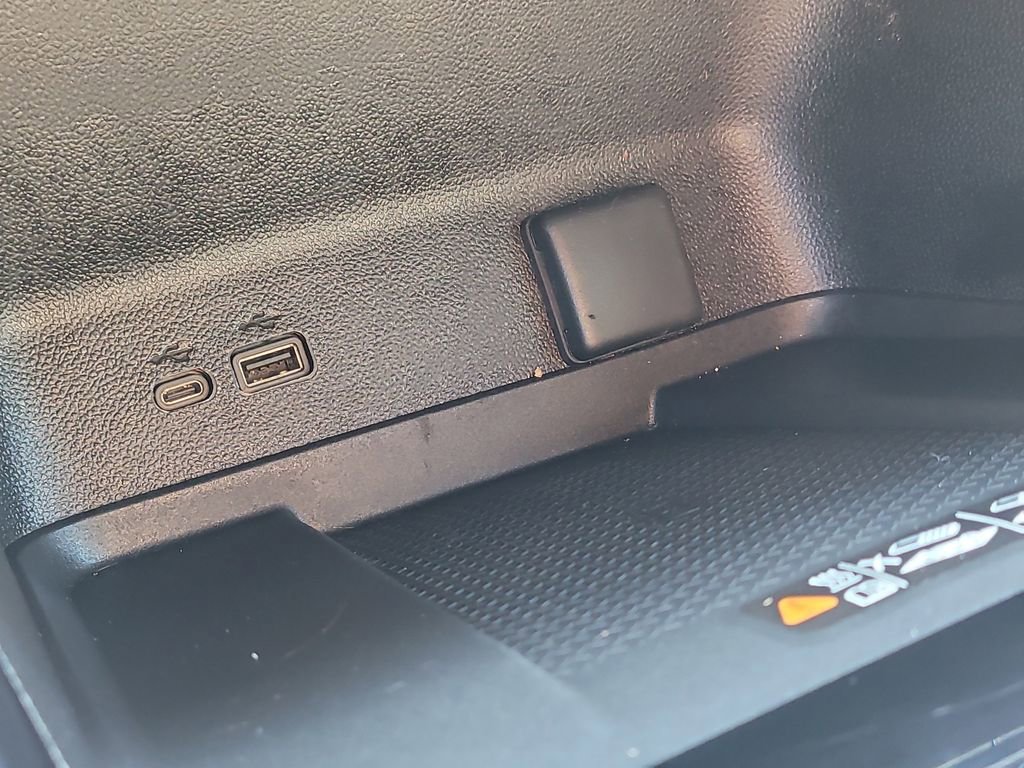 Used 2025 Chevrolet Traverse LT FWD image 25
