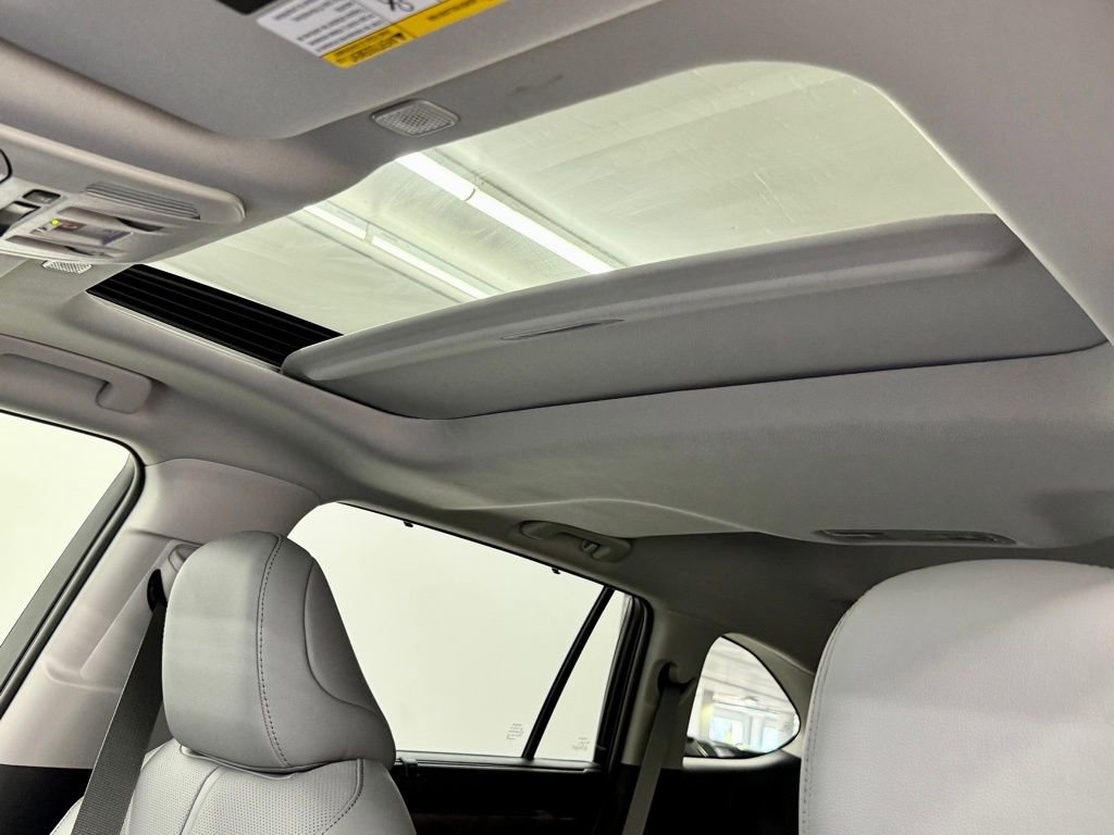 Used 2026 Toyota Highlander Limited image 24