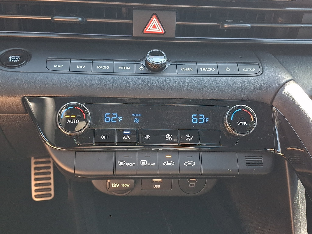 Certified 2025 Hyundai Elantra SEL FWD image 14