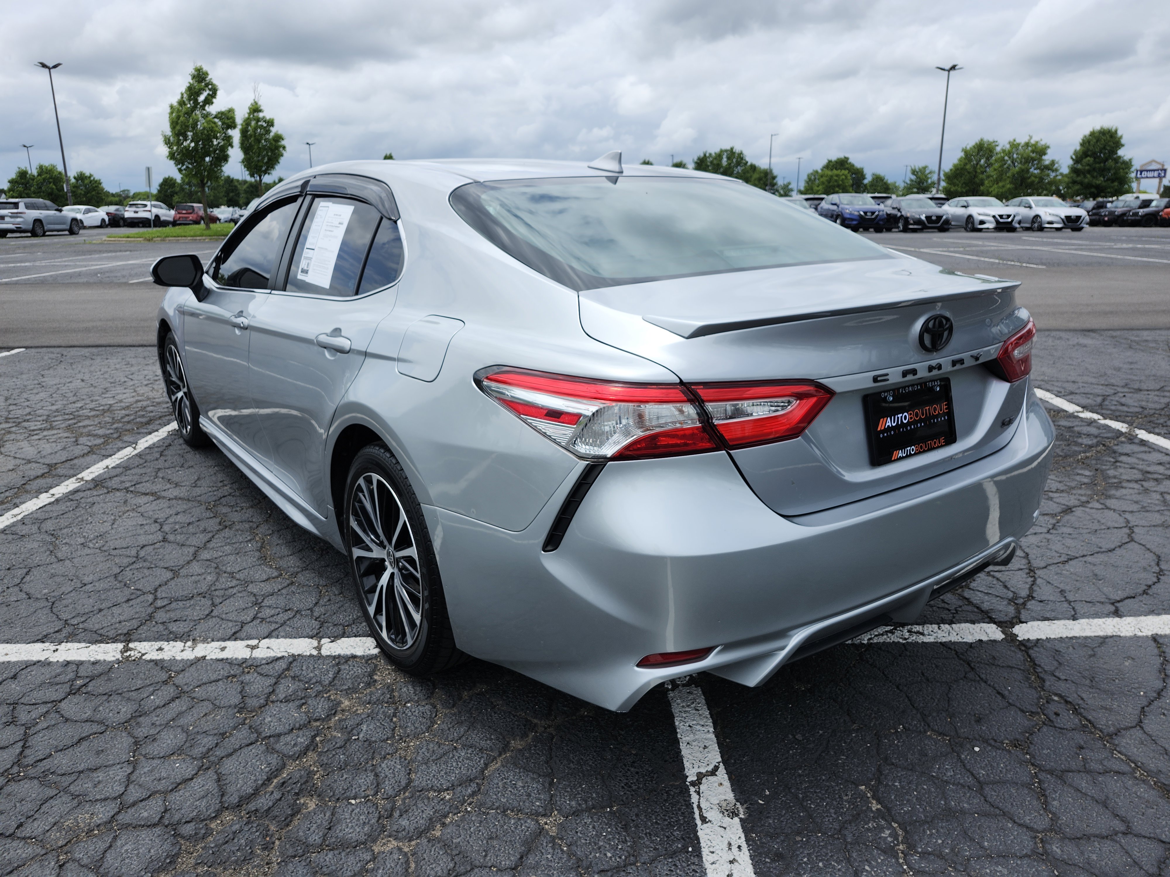 Used 2020 Toyota Camry SE FWD image 14