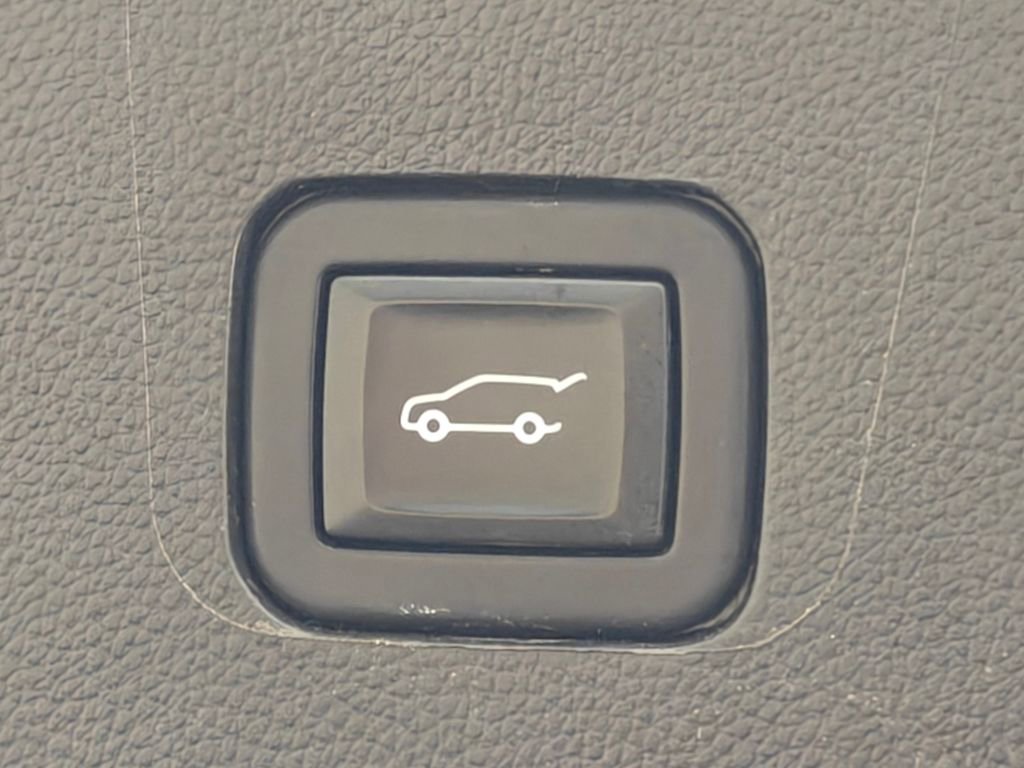 Used 2021 Chevrolet Traverse LT image 34