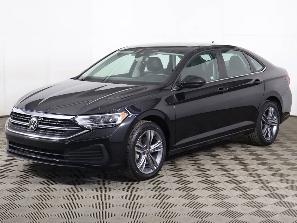 Used 2024 Volkswagen Jetta SE image 8