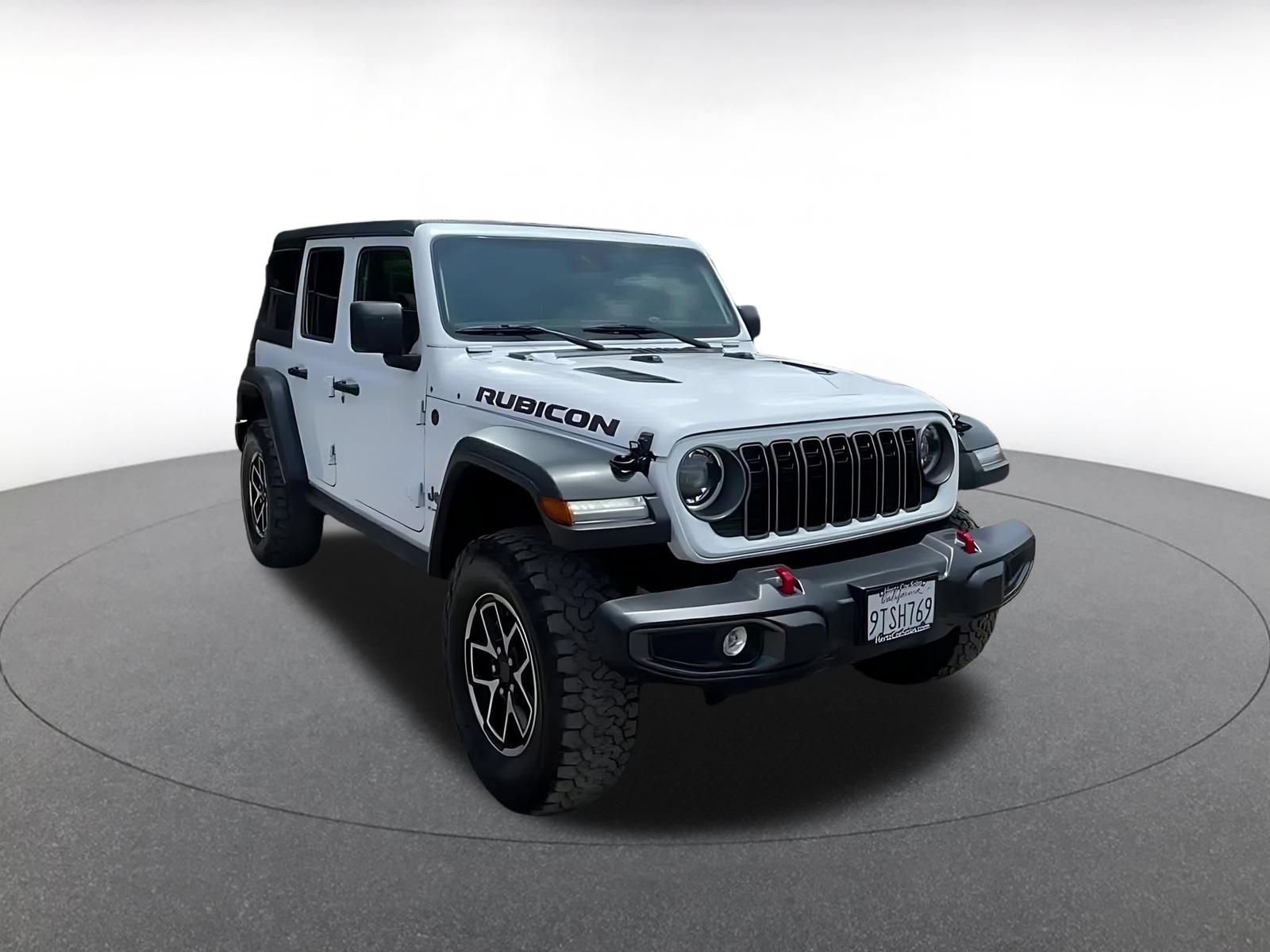 Used 2025 Jeep Wrangler Unlimited Rubicon AWD/4WD image 3