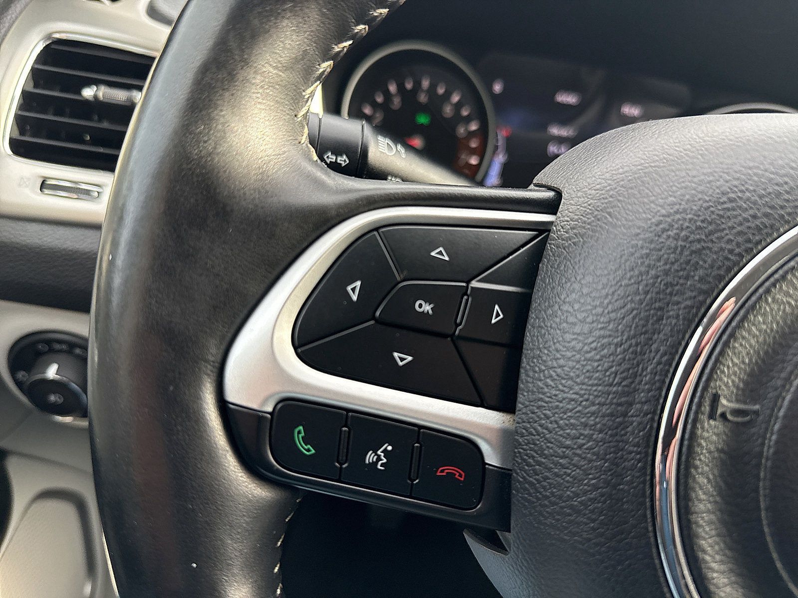 Used 2019 Jeep Compass Latitude w/ Popular Equipment Group AWD/4WD image 39