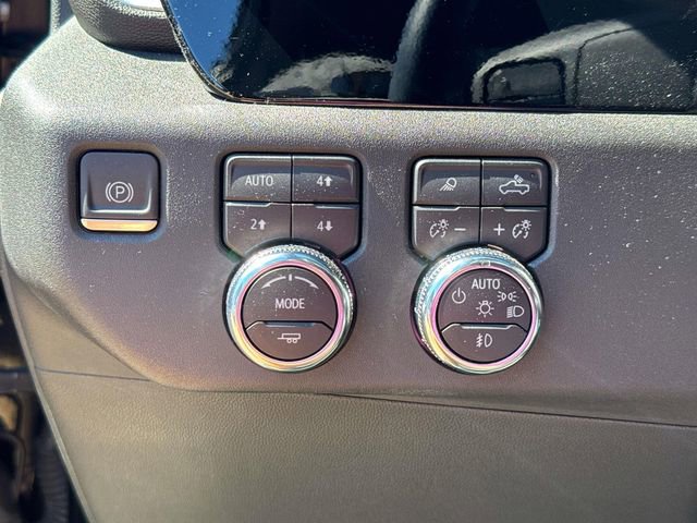 Used 2024 GMC Sierra 3500 SLT w/ SLT Premium Package image 26